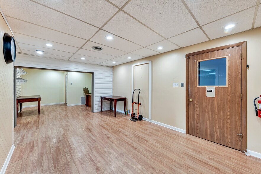 More Photos Of 329 Forest Grove Rd, Coraopolis Manufacturing For Lease