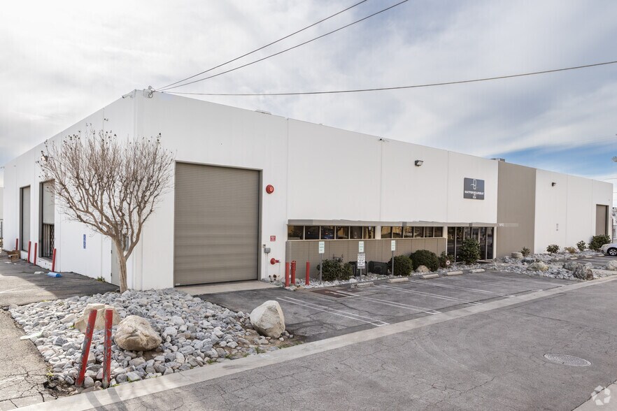 More Photos Of 8045 Woodley Ave, Van Nuys Unknown For Lease