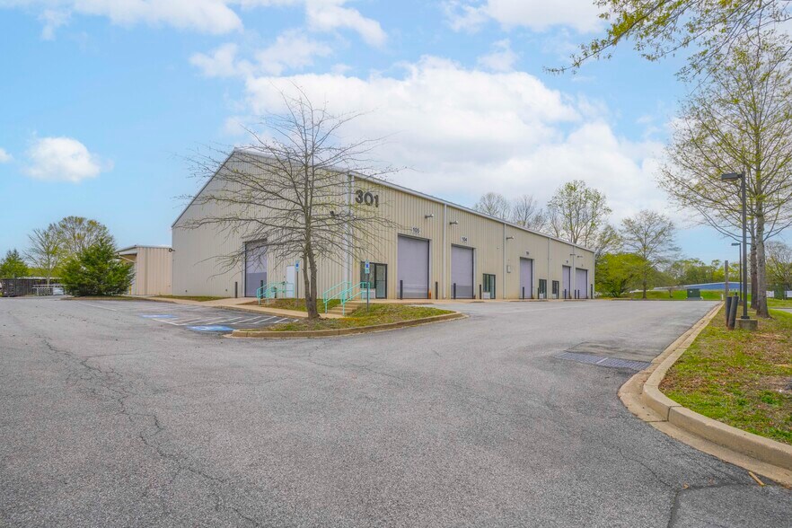 More Photos Of 301 Bugeye Sq, Prince Frederick Warehouse For Lease