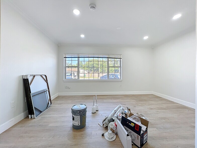 More Photos Of 507 East St, Longwood Office Residential For Lease