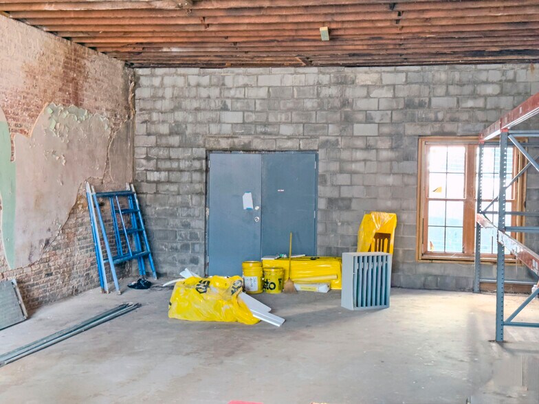 More Photos Of 26 S Perry St, Montgomery Office For Sale