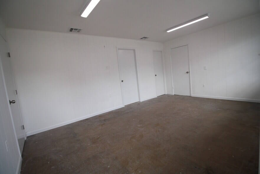 More Photos Of 2324 SW 56th Ter, Hollywood Light Manufacturing For Lease