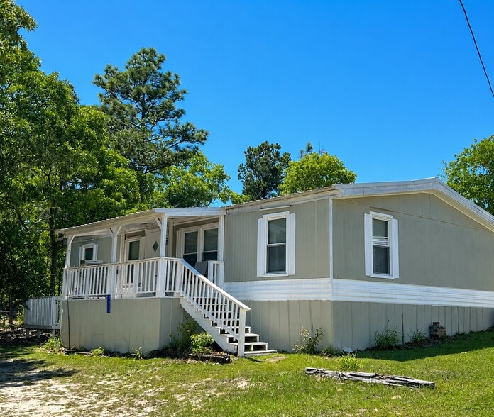 More Photos Of 2040 S Lake Dr, Lexington Light Distribution For Sale