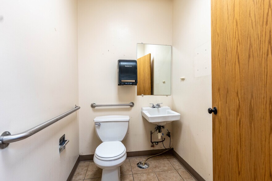 More Photos Of 11813 W 77th St, Lenexa Office For Sale