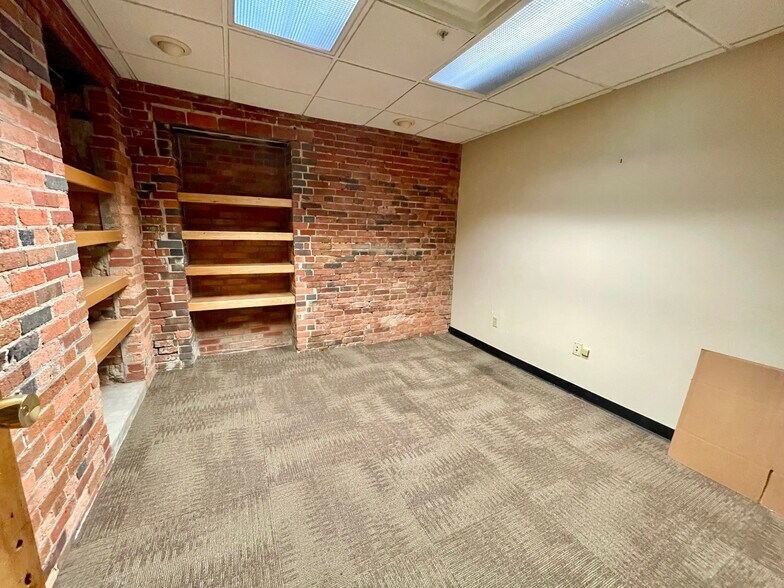 More Photos Of 120 16 1/2 St, Rock Island Office For Sale