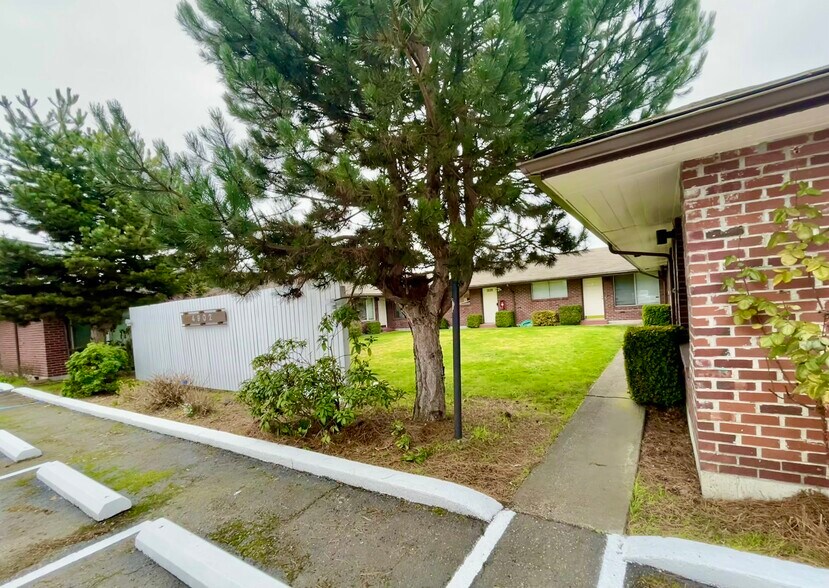 More Photos Of 4902 111th St SW, Lakewood Multifamily For Sale