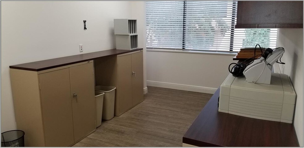 More Photos Of 2375 Tamiami Trl N, Naples Loft Creative Space For Sale