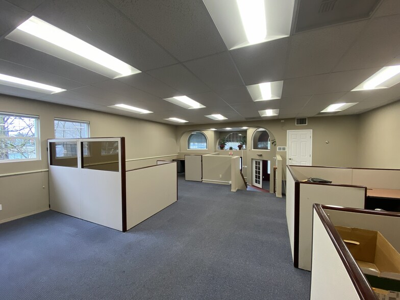 More Photos Of 8333 SE Stark St, Portland Office Residential For Lease