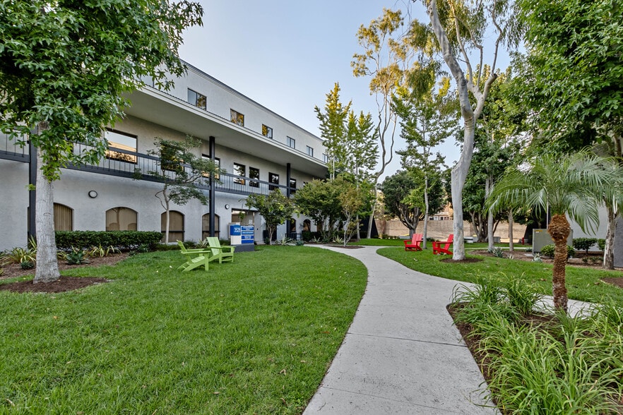 More Photos Of 3400 Torrance Blvd, Torrance Unknown For Lease