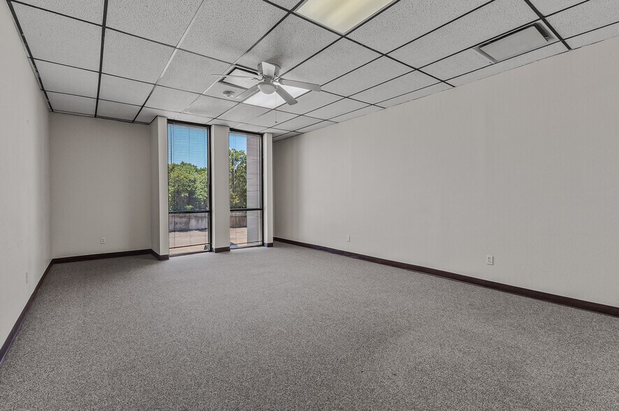 More Photos Of 6900 Anderson Blvd, Fort Worth Office For Sale