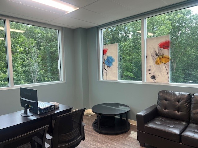 More Photos Of 55 Willow Ln, Marlboro Medical For Lease