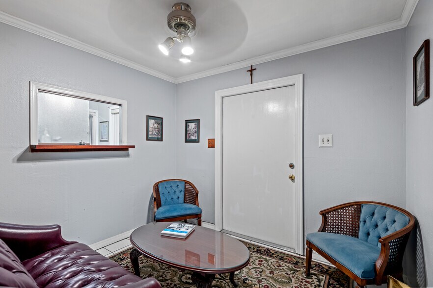 More Photos Of 405 N Causeway Blvd, Metairie Freestanding For Sale