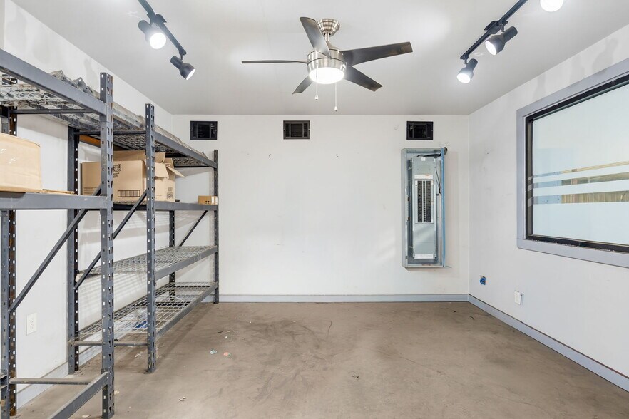 More Photos Of 20300 FM 963, Lampasas Manufacturing For Sale