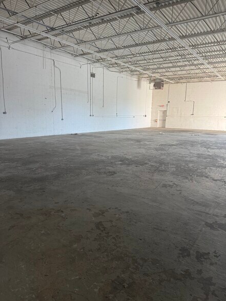 More Photos Of 48 Vincent Cir, Warminster Warehouse For Lease