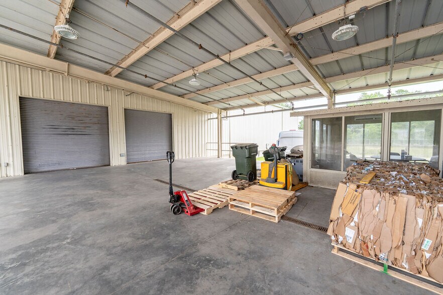 More Photos Of 149 Piper Ln, Georgetown Industrial For Lease