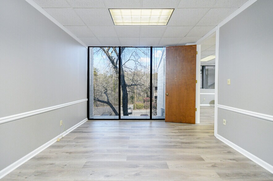More Photos Of 3084 Mercer University Dr, Chamblee Office For Sale