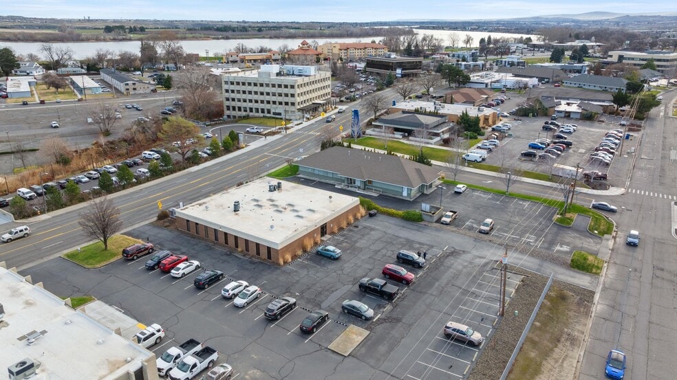 More Photos Of 1177 Jadwin Ave, Richland Office For Sale