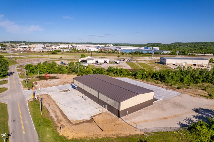 More Photos Of 3801 W 51st St, Tulsa Warehouse For Lease