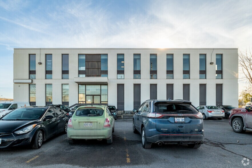 More Photos Of 888 Belfast Rd, Ottawa Light Distribution For Sale