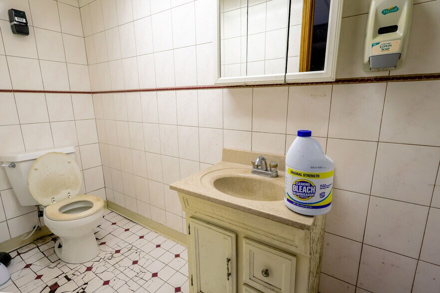 More Photos Of 11830 Shaver Rd, Schoolcraft Freestanding For Sale