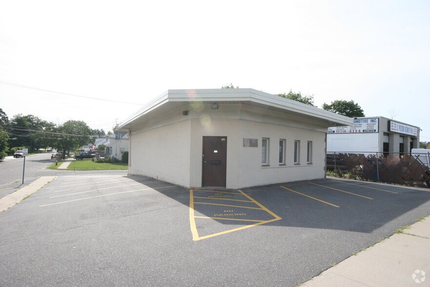 Primary Photo Of 600 Hicksville Rd, Bethpage Medical For Sale