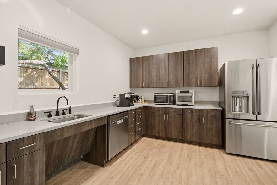 More Photos Of 7274 Elm St, Frisco Office For Sale