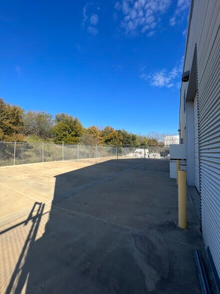 More Photos Of 3111 IH 30, Dallas Light Distribution For Lease