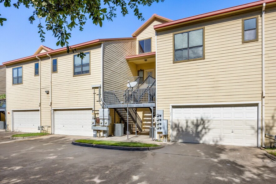 More Photos Of 12989 Bellaire Blvd, Houston Storefront For Sale