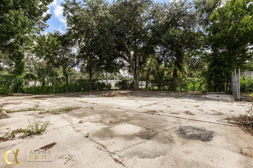 More Photos Of 5497 Benchmark Ln, Sanford Warehouse For Lease