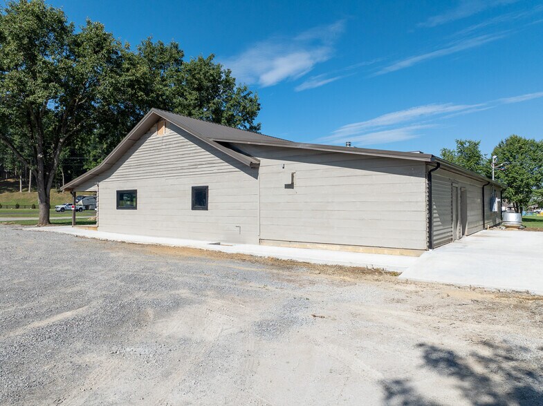 More Photos Of 8123 E Lamar Alexander Pky, Townsend Restaurant For Sale