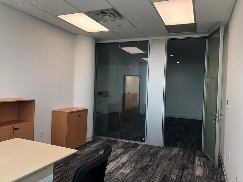 More Photos Of 9999 Bellaire Blvd, Houston Medical For Lease