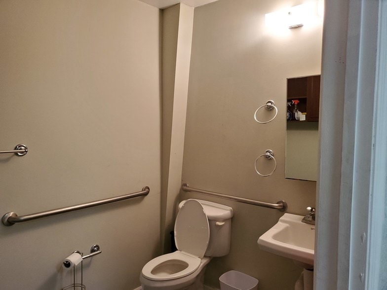 More Photos Of 1501 SE Decker Ave, Stuart Warehouse For Sale