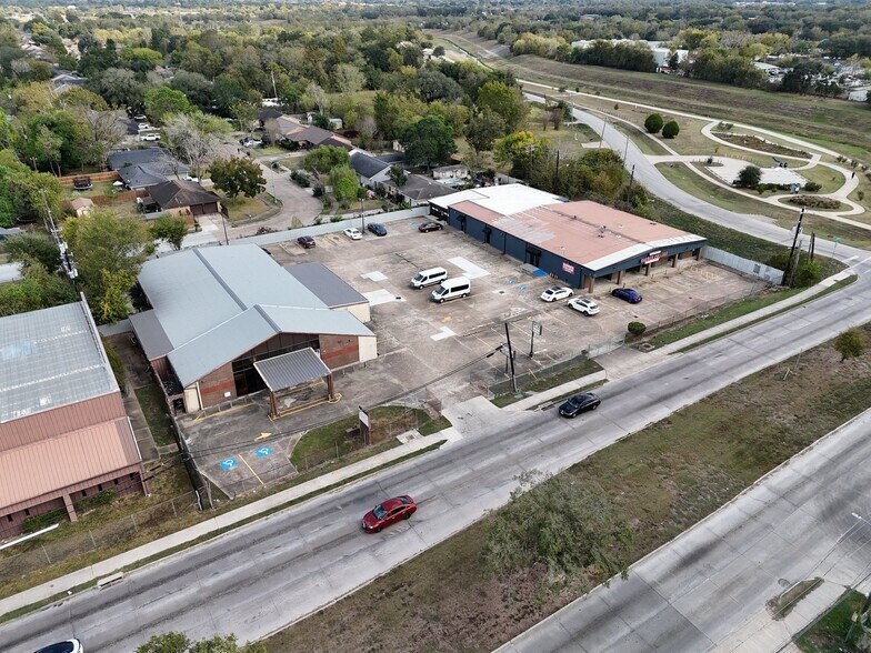 More Photos Of 14215 S Post Oak Rd, Houston Freestanding For Sale