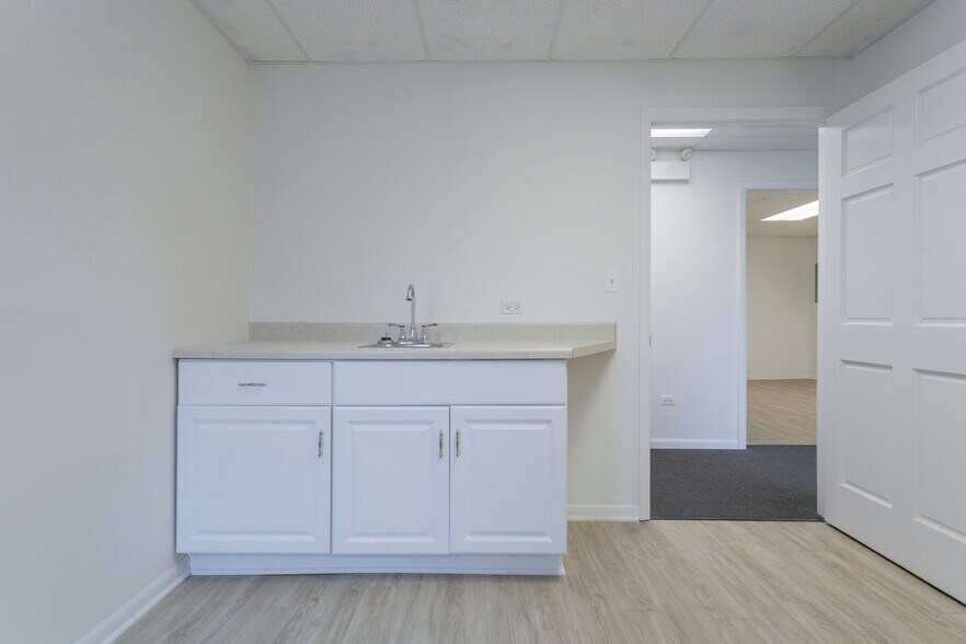 More Photos Of 1835 N 19th Ave, Melrose Park Medical For Lease