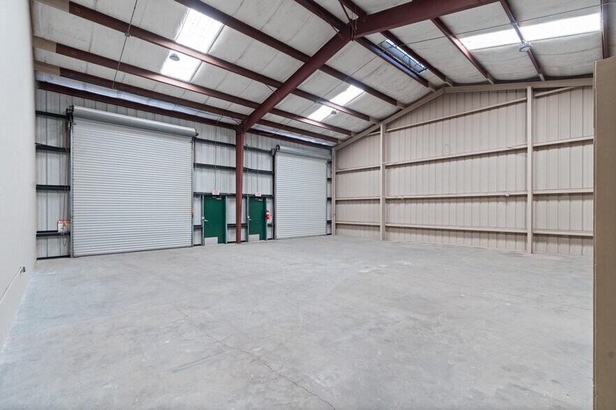 More Photos Of 743 Wesley Ave, Tarpon Springs Warehouse For Lease