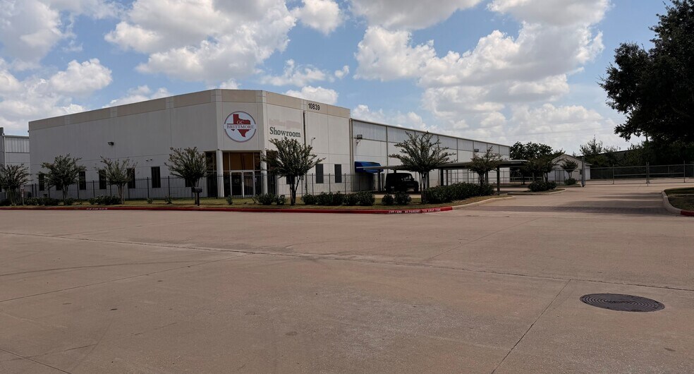 More Photos Of 10839 Train Ct, Houston Distribution For Lease
