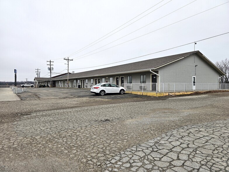 More Photos Of 1920 Bob Griffin Rd, Cameron Hotel For Sale