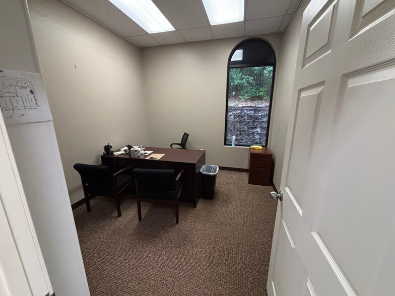 More Photos Of 108 Oak Park Dr, Irmo Office For Lease