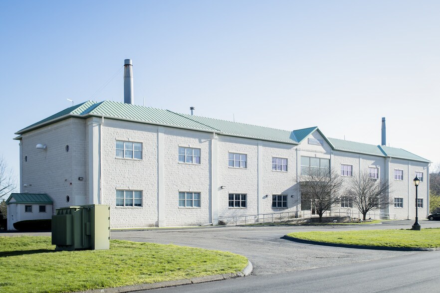 More Photos Of 4 Research Dr, Woodbridge Research And Development For Lease