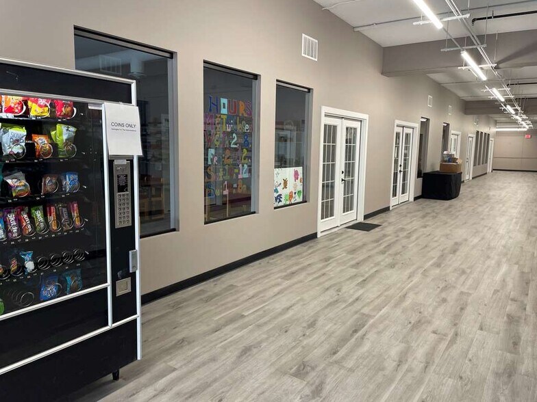 More Photos Of 110-114 S Rum River Dr, Princeton General Retail For Lease