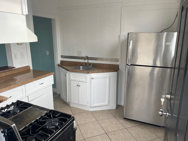 More Photos Of 216 E Mission Rd, Fallbrook Storefront Retail Residential For Lease