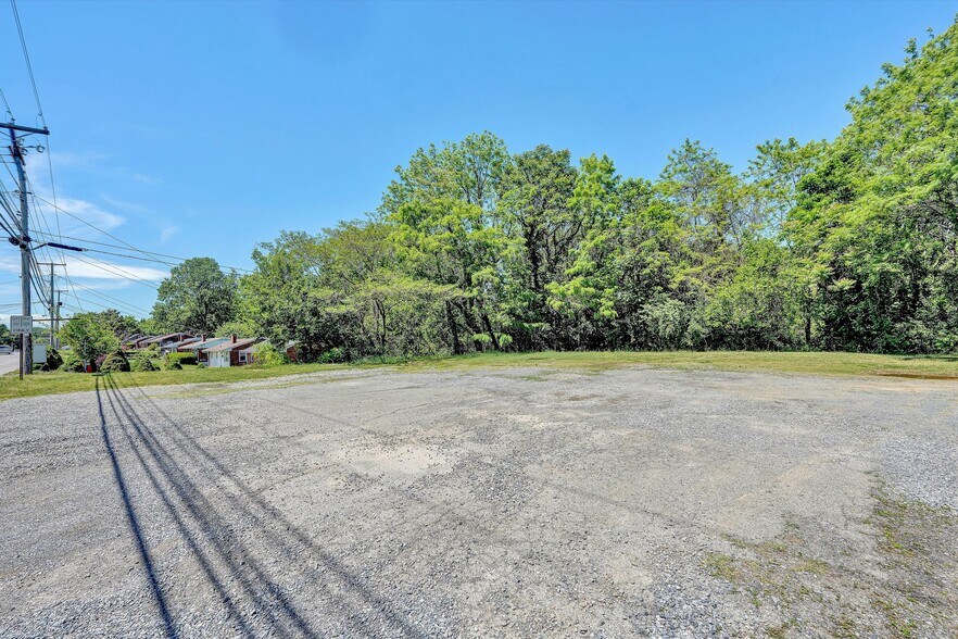 More Photos Of 2719 Colonial Ave SW, Roanoke Office For Sale