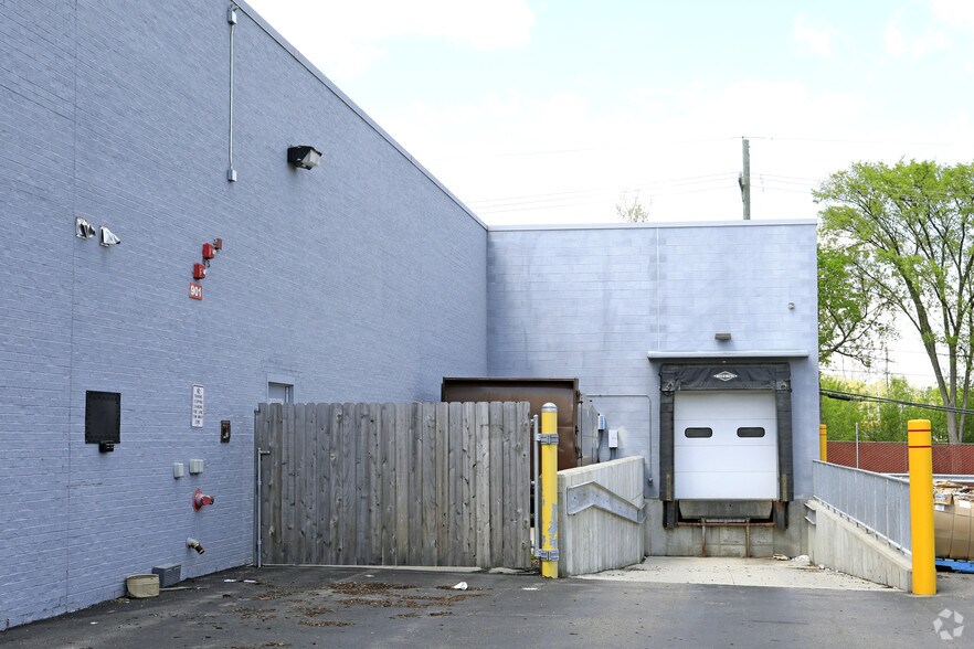 More Photos Of 731-931 E Big Beaver Road, Troy Unknown For Lease