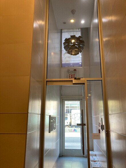 More Photos Of 135-16 Roosevelt Ave, Flushing Medical For Lease