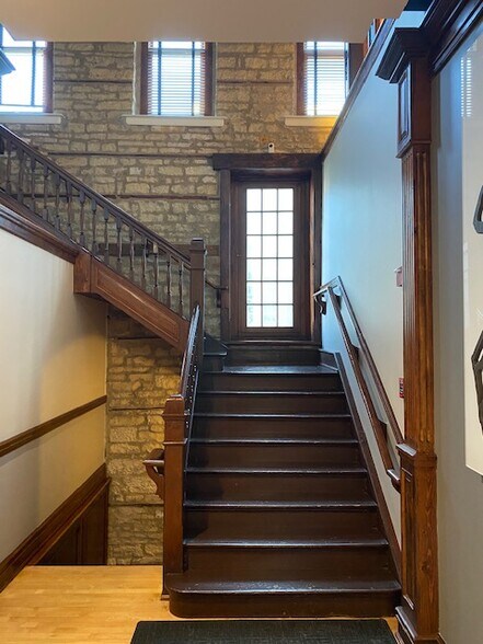 More Photos Of 106 Stephen St, Lemont Loft Creative Space For Lease