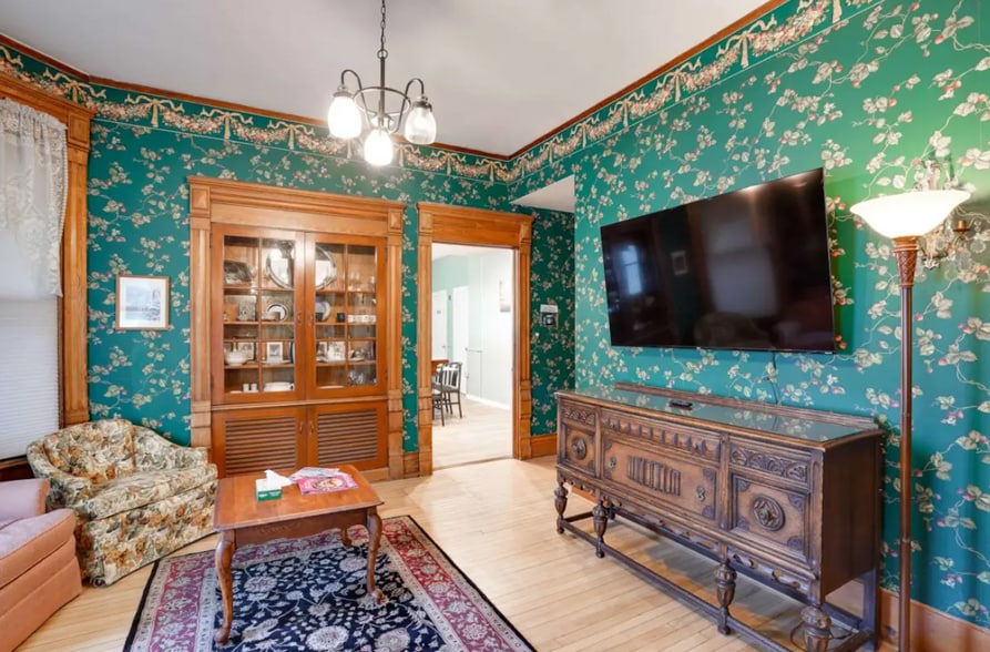 More Photos Of 211 Wisconsin Ave, Wisconsin Dells Hotel For Sale