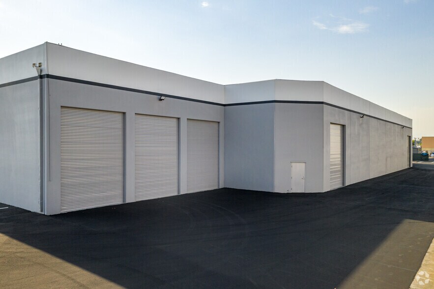 More Photos Of 1210-1230 N Red Gum St, Anaheim Warehouse For Lease