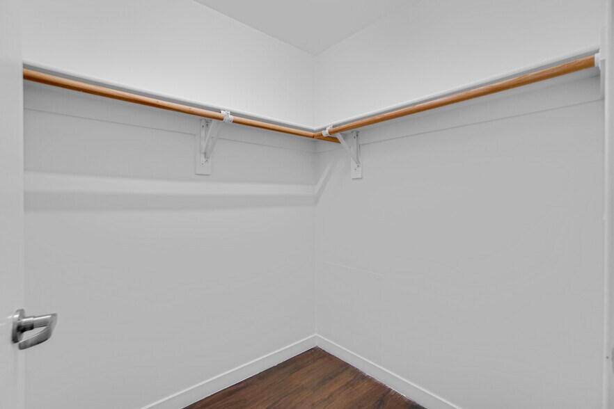 More Photos Of 525 Santa Monica Blvd, Santa Monica Apartments For Sale