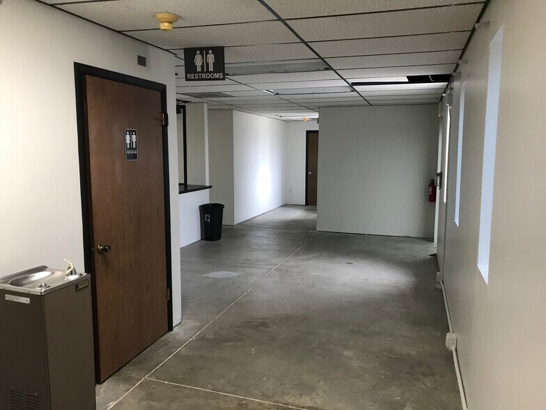 More Photos Of 1601 Reed St, Lakewood Warehouse For Lease