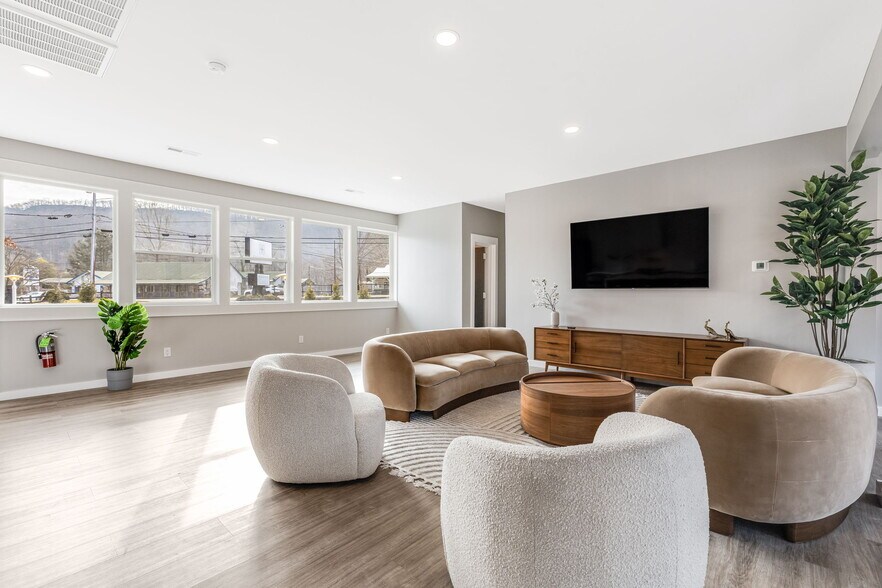 More Photos Of 4102 Soco Rd, Maggie Valley Hotel For Sale